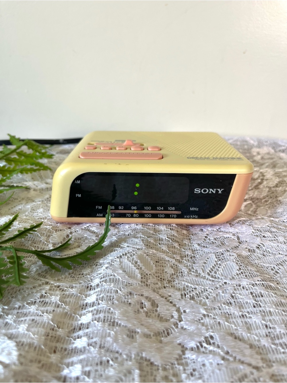Vintage Sony Dream Machine AM/FM Radio Alarm Clock C205 Pink